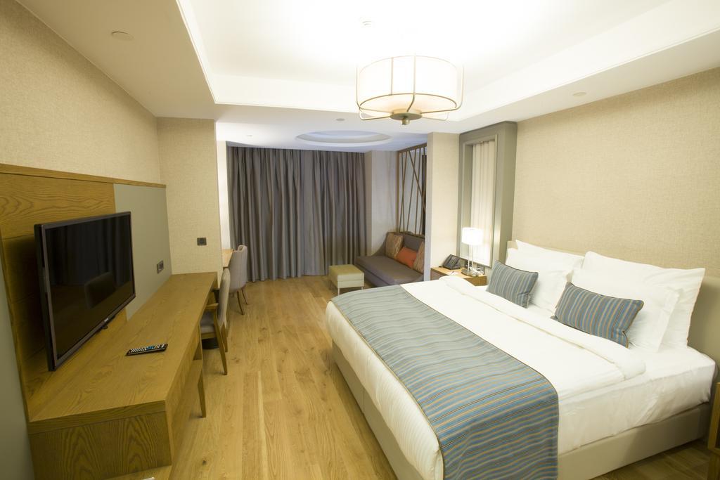 Ramada Hotel & Suites אדאנה מראה חיצוני תמונה
